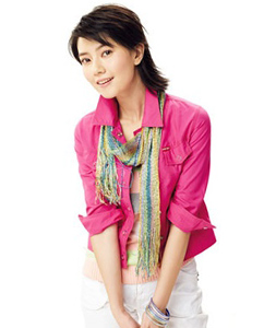 短发女选翻领衫夏天最时髦