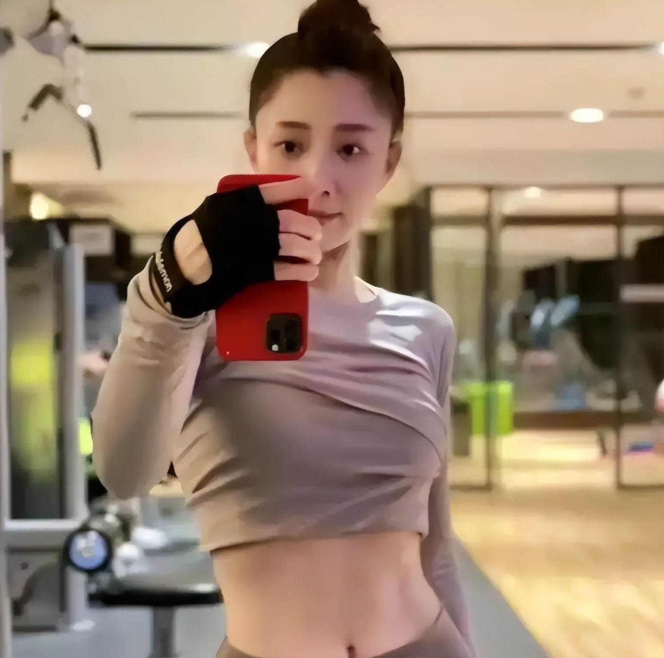 审美觉醒丰满女性_丰满美碾压骨感_骨感美女明星