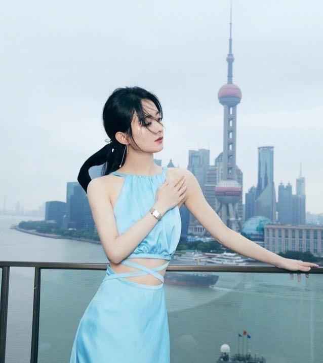 李心艾身材变化_女明星 健身 张_女明星身材管理