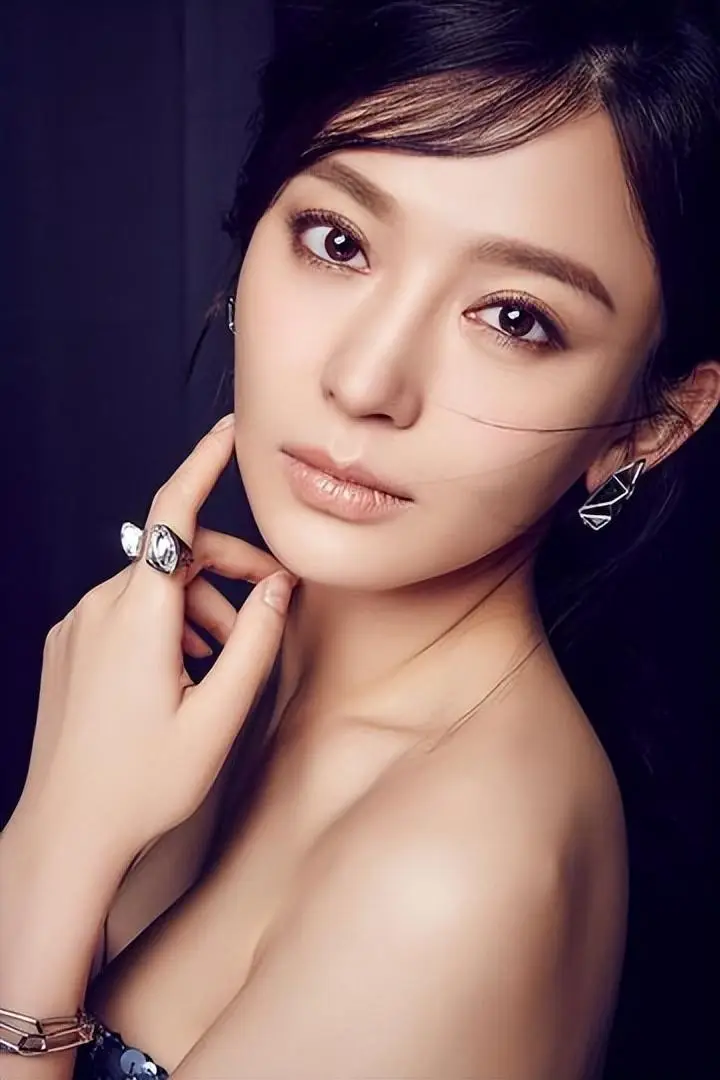 女明星光头造型_挑战颜值的女星_剪光头的女明星