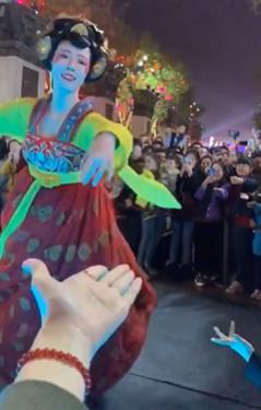 抖音初代草根网红现状_抖音网红黑料网站链接下载最新,_沈巍流浪大师经历