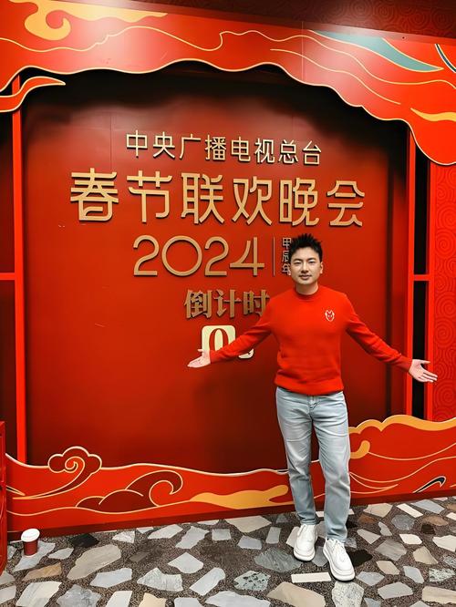 笑喷了！大湾鸡上春晚扭秧歌，陈楚生把我看哭，海来阿木跨省赶场