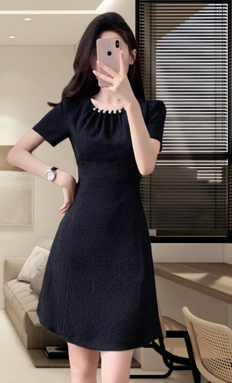 女明星黑色连衣裙图片_黑色连衣裙好看吗_连衣裙黑色明星图片女头像