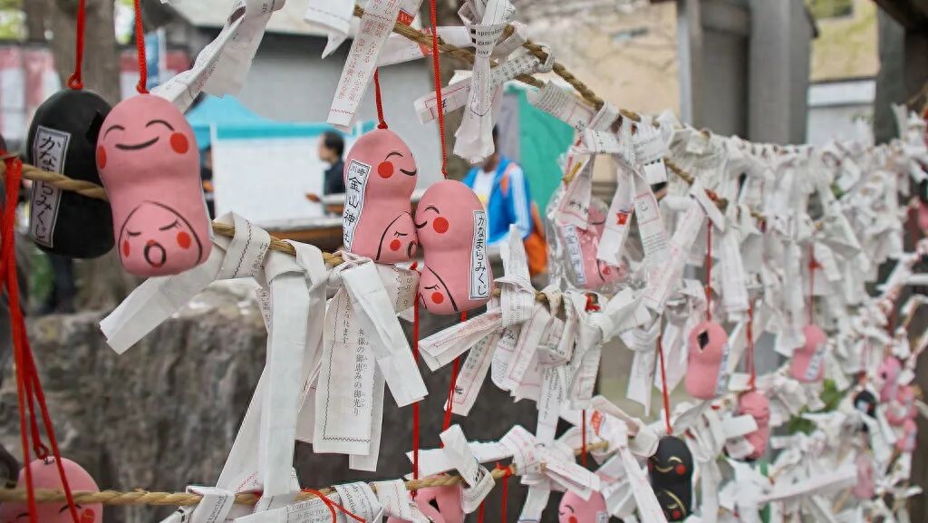 污名为“单身税”的日本育儿支援金：“穷忙”单身的叹息与在职母亲的救赎