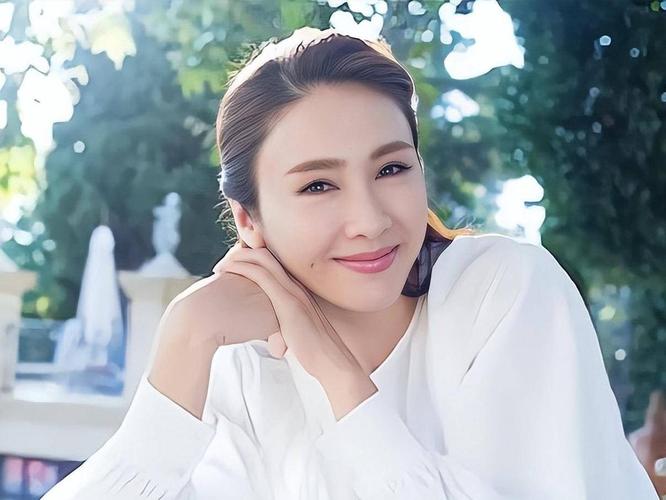 圈谈娱乐黎姿的女明星_黎姿进入娱乐圈的年龄_黎姿谈娱乐圈